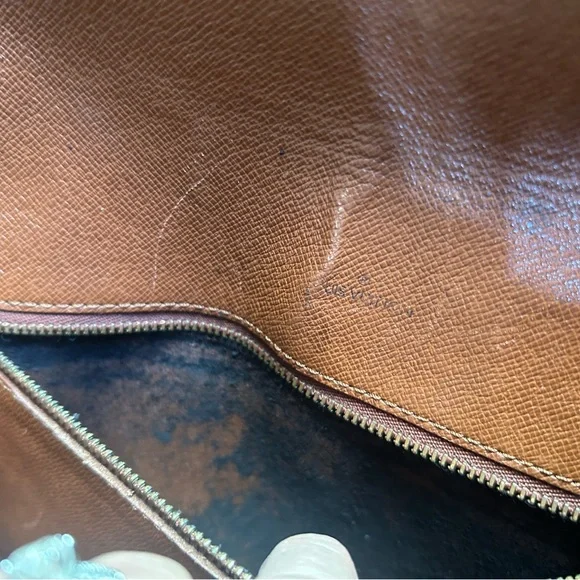 LOUIS VUITTON Saint Cloud GM Shoulder
Bag Monogram Leather Brown - Picture 9 of 17